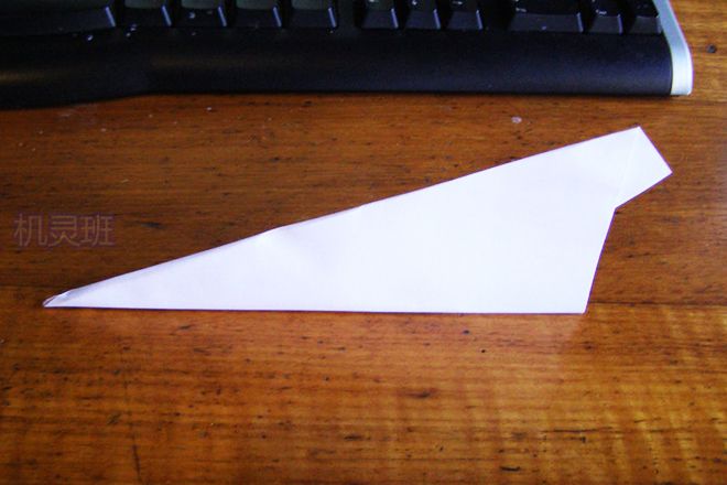 纸飞机飞得远的叠法-纸飞机飞得远的怎么折